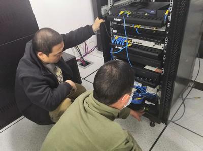 保康縣政務(wù)服務(wù)和大數(shù)據(jù)管理局 爭分奪秒搶修 確保信息光纜暢通 信息系統(tǒng)運(yùn)行維護(hù)服務(wù)